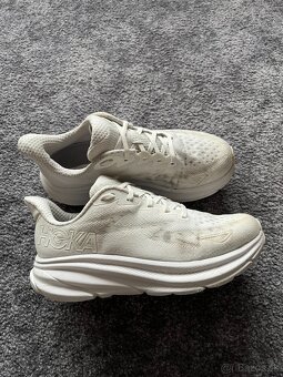 20x Dámské běžecké sportovní boty Hoka - 18