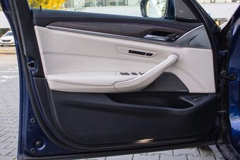 BMW 530D xDrive Luxury Line z roku 2018 - 18