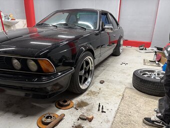 BMW e24 635csi manuál m packet/ technic - 18