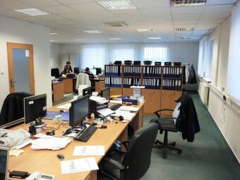 Výrobné, distribučné, parkovacie a kancelárske priestory na  - 18