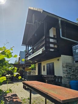 Krásna záhrada s chatkou na južnom svahu aj s IS - 18