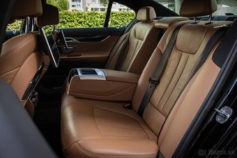 BMW Rad 7 730d xDrive A/T - 18