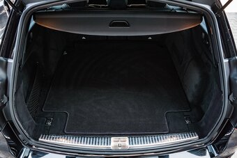 Mercedes-Benz E 220d AMG Line Night Edition - 18
