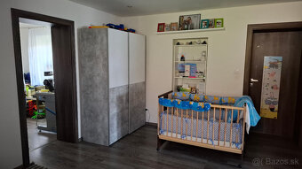 Na predaj slnečný a komfortný 4 izbový rodinný dom Senica. - 18