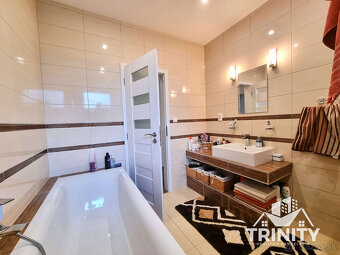 Na predaj nádherný 3-izbový dom so zastrešenou terasou v obc - 18