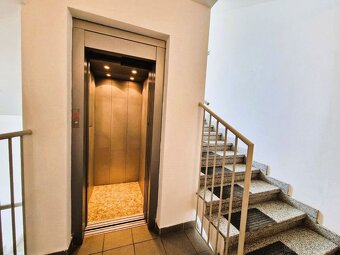 Predaj veľkorysý 3 izbový zariadený byt 87,6 m2 s parkovaním - 18