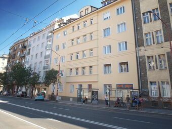 ✅  Tichý 3i byt v centre, balkón, výťah, parkovanie - 18