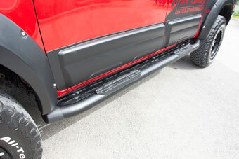 Bočné ochranné prahy nášľapy na Toyota Hilux - 18