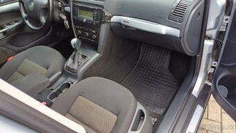 Škoda octavia Scout 2.0 FSI4x4.combi model 2009 dobrom stave - 18