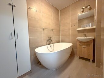 Príjemný 3-izbový byt so zimnou záhradou - 18