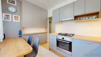 Krásny, vkusne zariadený atypický dvojizbový byt - Zavar - 18