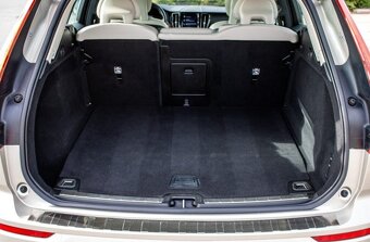 Volvo XC60 2.0 T8 Momentum AWD - 18