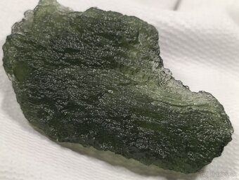 Krásný velký Vltavin z Chlumu, 14,36 gramu, ve stojánku - 18