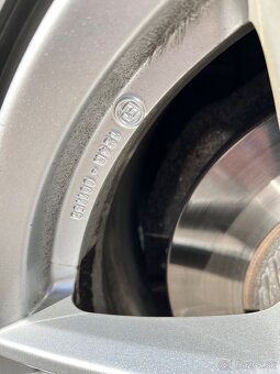 Mercedes-Benz E - 18