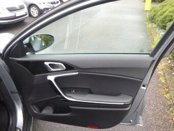KIA XCEED 1,5 T-Gdi M6 GOLD 2024/10 AKCIA - 18