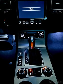VW Touareg 3.0 TDI V6 221 kW R-Line – vzduch, Webasto, pano - 18