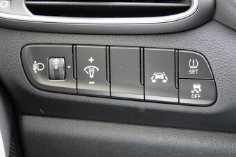 HYUNDAI i30 CW Family 1,6 CRDi 85 kW - 18