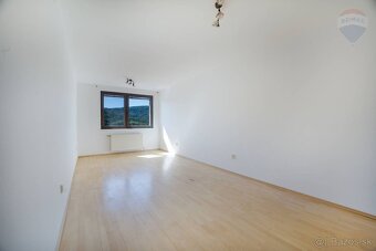 Prenájom veľkometrážneho 4 izb. bytu (145 m2) s terasou 92 m - 18