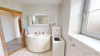 Na predaj rozmerný rodinný dom s pozemkom 2480 m2 v Dubnici  - 18