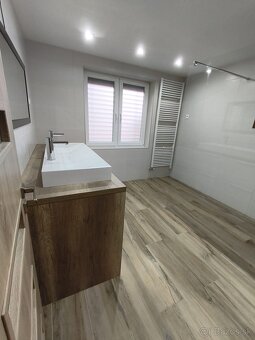 Na prenájom veľkometrážny 2 izbový byt v dome- LEVICE - 18