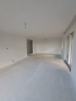 Predaj skolaudovaný 4-izbový rodinný dom RD02 s prístreškom - 18