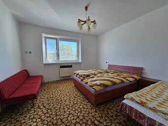 Slnečný dom s veľkým pozemkom a krásnym výhľadom pod horami - 18