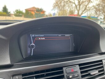 Predám BMW e91 318d LCI - 18