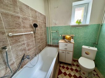 Na predaj rodinný dom s veľkou záhradou v Nitrici - 18