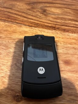 Motorola legendárne mobily RAZR V3/SLVR L7e/KRZR K1 - 18