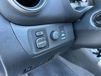 Toyota RAV4 2.0 VVTi - 18