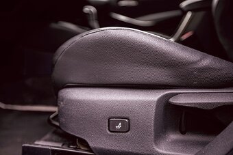 Toyota Corolla Combi TS 2.0 Hybrid GR Sport, DPH - 18