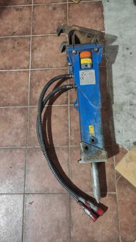 Bager Takeuchi TB23 + vrták + kladivo + 4 lyžice. - 18
