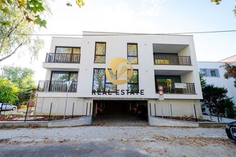 Prenájom – priestranný 4 izbový byt pri rieke, novostavba s  - 18
