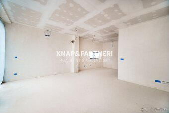 NOVOSTAVBA, AMFIK HOUSE, MEZONETOVÝ 4 IZBOVÝ BYT „D“ S TERAS - 18