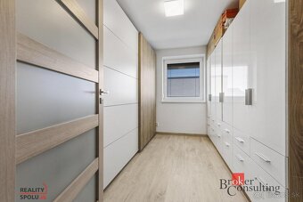 Veľký moderný rodinný dom v obľúbenej lokalite Jaroviec s mo - 18