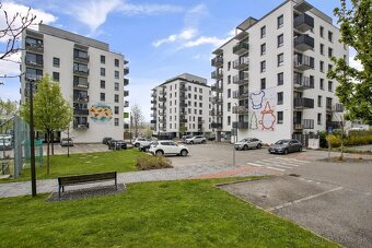ZNÍŽENÁ CENA Nadštandardný 3-izbový byt s balkónom - 18