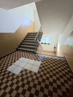 Na predaj veľkometr. 75m2, 2 izb byt Handlová - 18