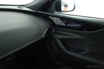 Jaguar XE - 18