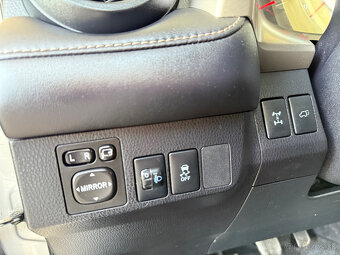 Toyota RAV4 2.2 l D-4D Premium 4x4 - 18