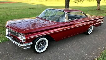 1960 Pontiac Ventura two door hardtop - 18