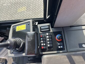 Kolový nakladač CAT 924G - 18