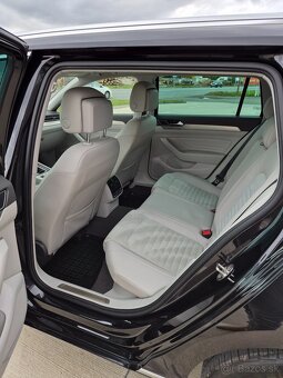 Volkswagen Passat Variant 2.0 TDI EVO Elegance DSG - 18