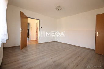 NA PREDAJ: Priestranný dvojgeneračný rodinný dom - Valaliky - 18