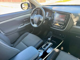 Mitsubishi Outlander 2.0MIVEC 4x4 Automat 2019 - 18