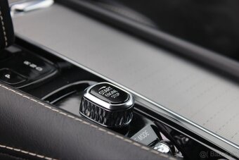 Volvo XC90 2.0 B5 Drive-E R-Design AWD A/T - 18