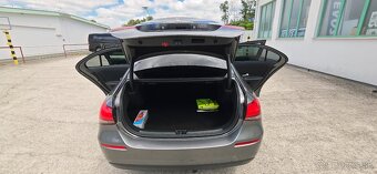 Mercedes-Benz A180D sedan - 18