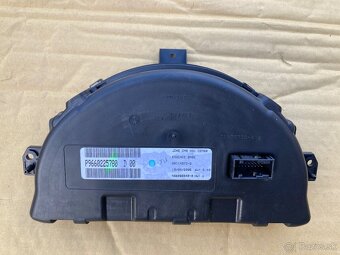 Budík/ prístrojový panel - 18