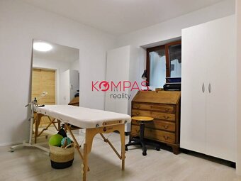 KRÁSNY RODINNÝ DOM SO ZÁHRADOU A DREVENÝM ALTÁNKOM V OBCI LU - 18