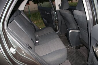 Toyota Auris 1,6i VVT Valvematic 5/2008 - 18