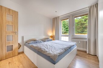 EXKLUZÍVNE: Jedinečný 2-izbový byt s 3 balkónmi, 2 veľkými p - 18